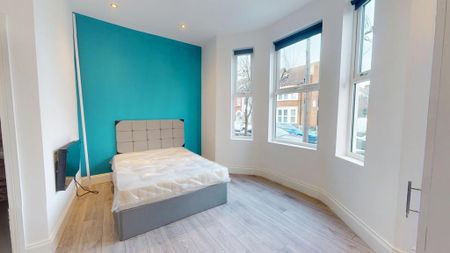 1 bedroom in a house share to rent - Photo 2