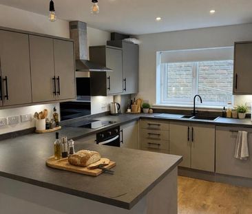 4 bedroom terraced house to rent - Photo 2