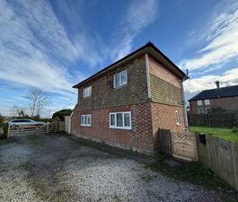 Monthly Rental Of £1,300 pcm excluding all Services and Council Tax - Photo 1