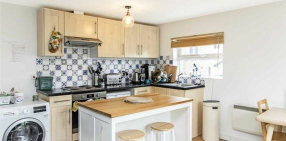Park Road, TW11, London - Photo 2