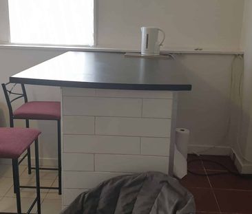 1 Bedroom Flat - Next to Glenfield Mall - Photo 4
