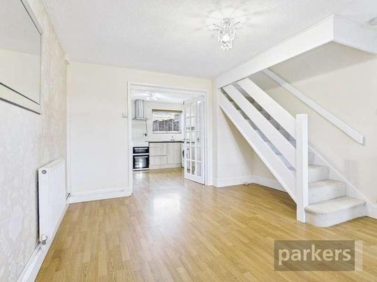 Pensclose, Witney, Oxfordshire, OX28 - Photo 1