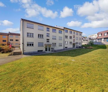 Lichtdurchflutete und zeitgemässe Wohnung mit einem gemütlichen Balkon - Photo 2