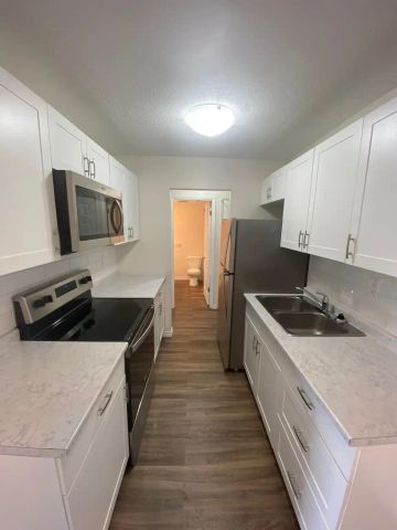 Mapleview Place — 1 Bedroom - Photo 2