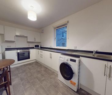 2 bedroom flat to rent - Photo 2