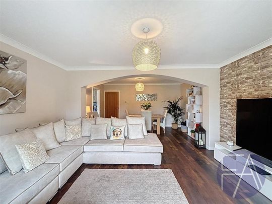 4 bedroom detached house to rent - Photo 1