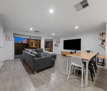 Picture Perfect on Cinema St! - Photo 2