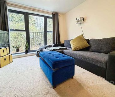 Rothesay Gardens, Wolverhampton, West Midlands, WV4 - Photo 1