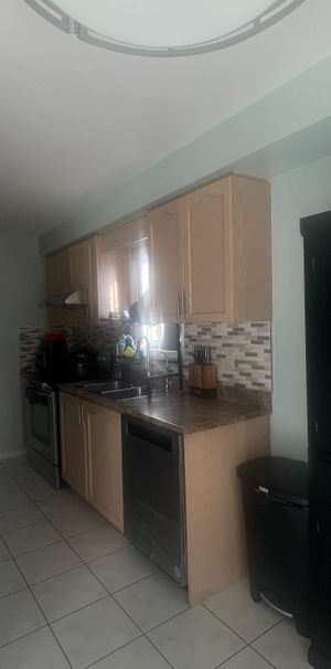 For Lease - 2 Bearwood Street, Brampton, Ontario - Photo 2