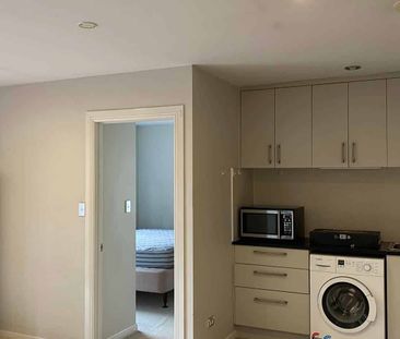 Private 1-Bedroom with all Conveniences - Photo 5