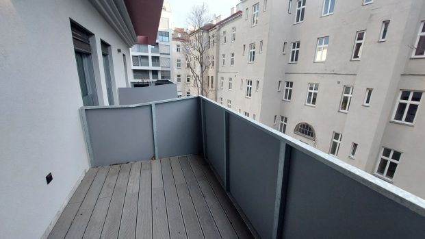 Sensationeller ZWEITBEZUG nach Generalsanierung - GEISELBERGSTRASSE 12 w2.27 2-Zimmer-Balkon-Wohnung - Photo 1