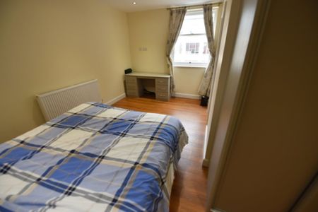 3 bedroom Flat in Flat 3, Leeds - Photo 5