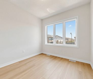 For Lease - 8 Hewison Avenue, Richmond Hill, Ontario - Photo 3
