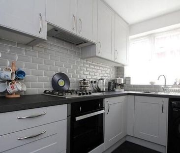 Harvey Gardens, London, SE7 - Photo 3