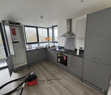 2 bedroom flat to rent - Photo 2