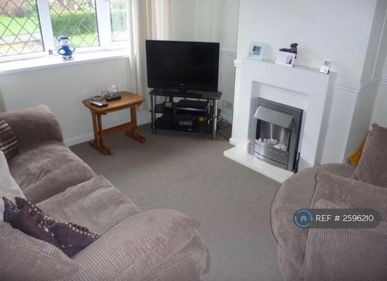 3 bedroom semi-detached house to rent - Photo 1