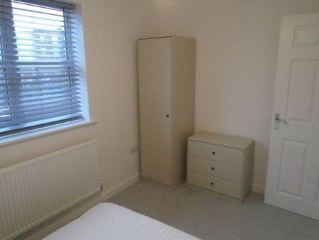 2 bedroom flat to rent - Photo 3