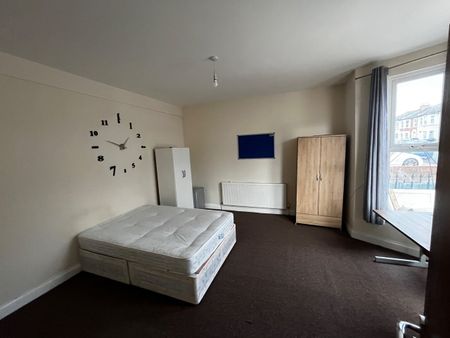 Room in a Shared House, Lansdowne Road, IG3 - Photo 5