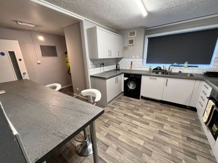 Waterpump Court Room 3 - Photo 5