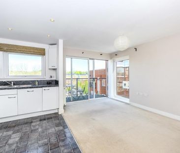 2 bedroom apartment to rent Canalside, Redhill, Surrey, RH1 - Photo 2