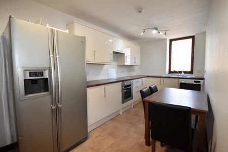 2 bedroom flat to rent - Photo 4
