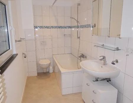 Renovierte 3-Zimmer-Wohnung im Dreifamilienhaus in gefragter Lage von Opladen - Photo 1