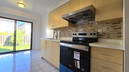 For Lease - 72 Pepperell Crescent, Markham, Ontario - Photo 2