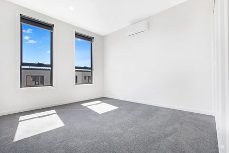 15 Glisten Way, Craigieburn VIC 3064 - Townhouse For Rent | Domain - Photo 3