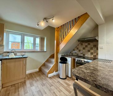 Terraced House to rent on - Photo 2