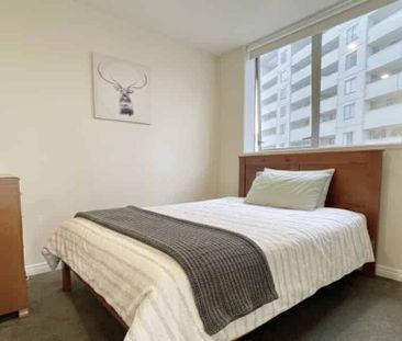 Bright One Bedroom - Photo 2