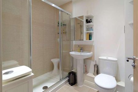 Woking, Surrey, GU21 - Photo 2