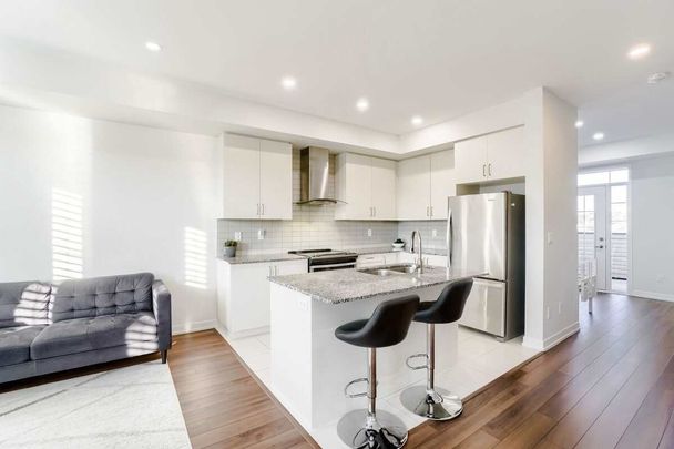 For Lease - 239 Harding Park, Newmarket, Ontario - Photo 1