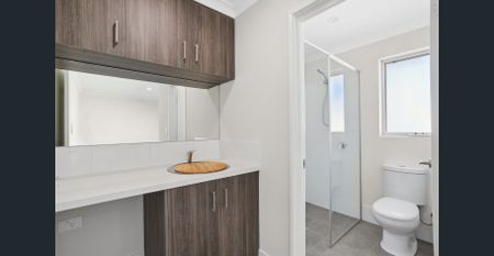 Private Ensuite Room in Modern Co-Living Home - Ideal for FIFO & Working Professionals ($350pw - Not Whole House) - Photo 5