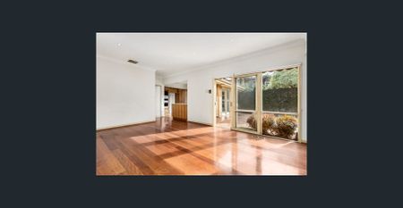 SPACIOUS FAMILY HOME CLOSE TO DENDY PARK - Photo 2