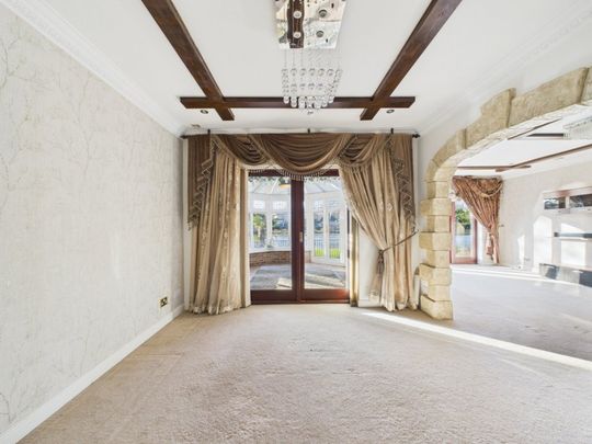 Hythe End Road, Wraysbury, Staines-upon-Thames,TW19 - Photo 1