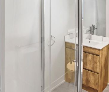 Refurbished 2 bedroom! - Photo 3