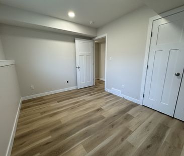 Brand New 3 Bedroom Triplex - Ready for it's First Tenants!! - Photo 6
