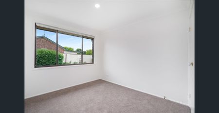 Family Comfort and Easy Living in a Quiet Moss Vale Setting - Photo 5