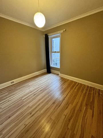 3 bedroom flat to rent - Photo 2