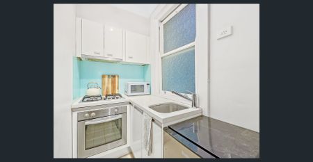 Art Deco one bedroom apartment in 'Emerson' - Photo 3