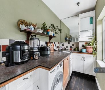 2 bedroom maisonette to rent - Photo 4