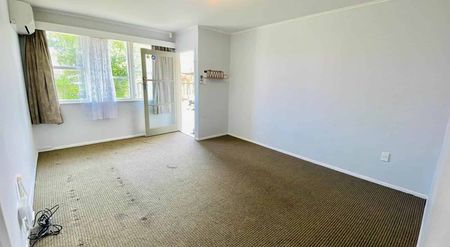 1.5 bedroom unit with carport - Photo 2