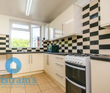 References Pending - 4 bed Detached House - Photo 6