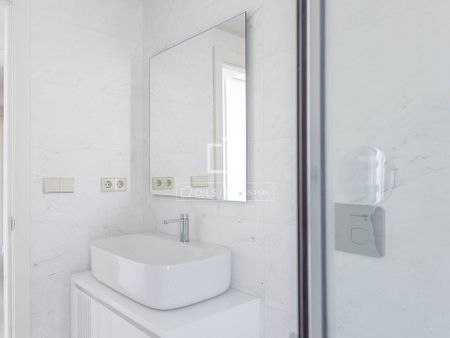 Valencia, Valencian Community 46015 - Photo 5