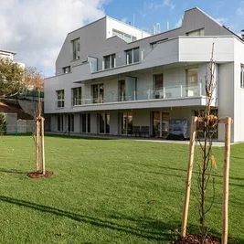 Exklusive Dachgeschosswohnung in ruhiger Grünlage - Foto 2