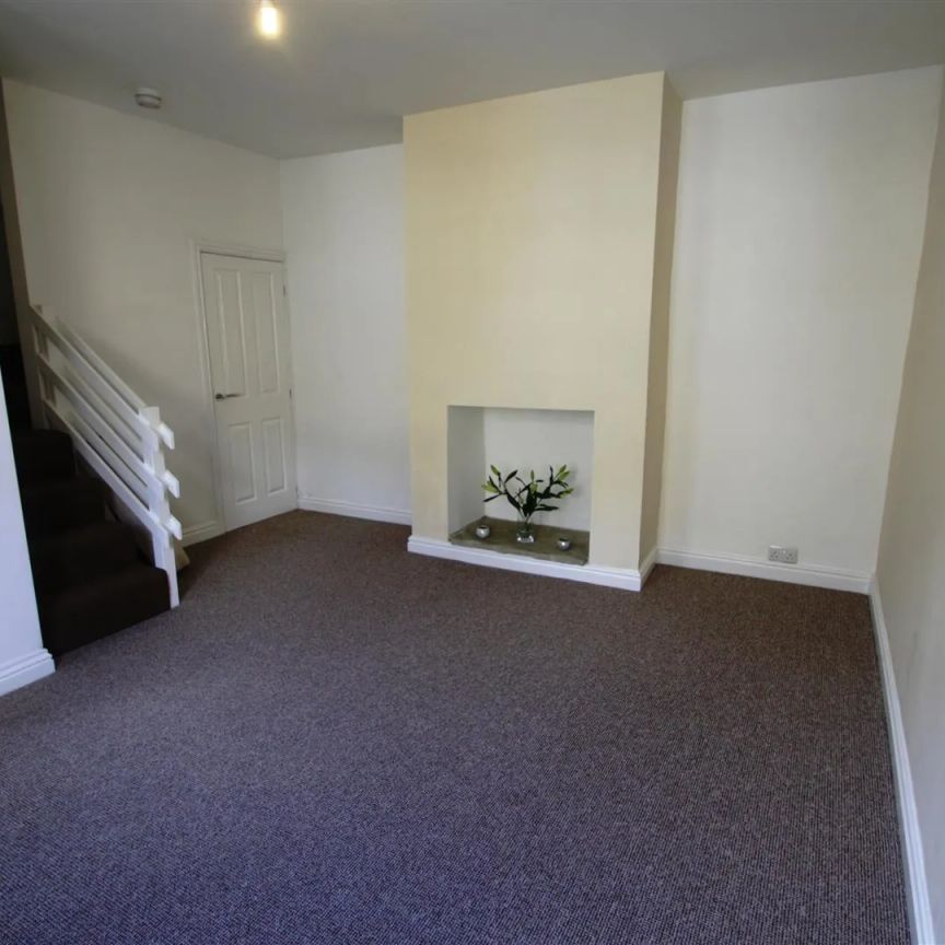 2 bed end of terrace house to rent in Union Street, Greetland, Halifax - Photo 1