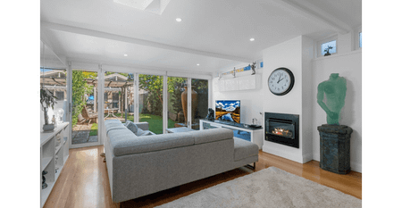 Stylish Family Haven with Designer Renovations & Versatile Studio Garage - Photo 2