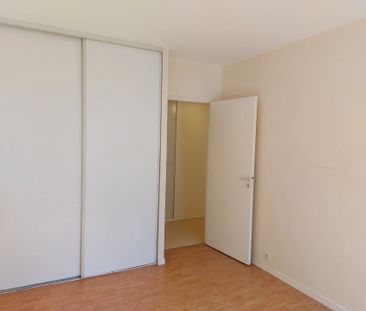 À LOUER – appartement type 2 avec parking dans le centre de TOURS •... - Photo 3