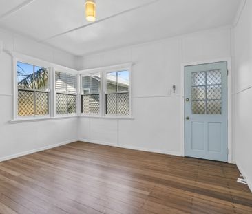 TWO BEDROOM RENOVATED BEACH PAD - AMAZING LOCATION! - Photo 1