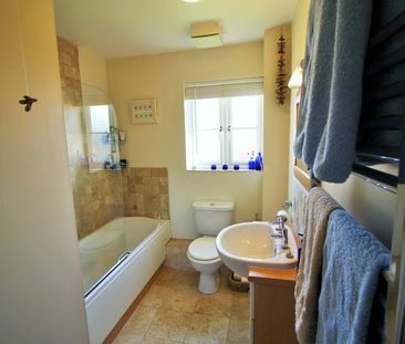 2 bedroom flat to let - Photo 6